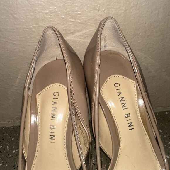 Gianni Bini Nude‎ Patent Leather Pointed Toe Clear Panel Heels Pumps - Picture 2 of 7